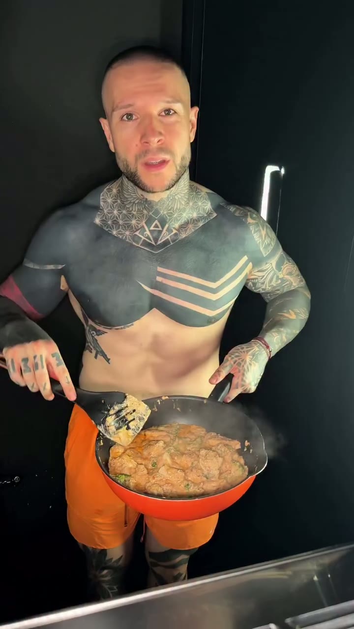 CHICKEN IN TOMATO SAUCE